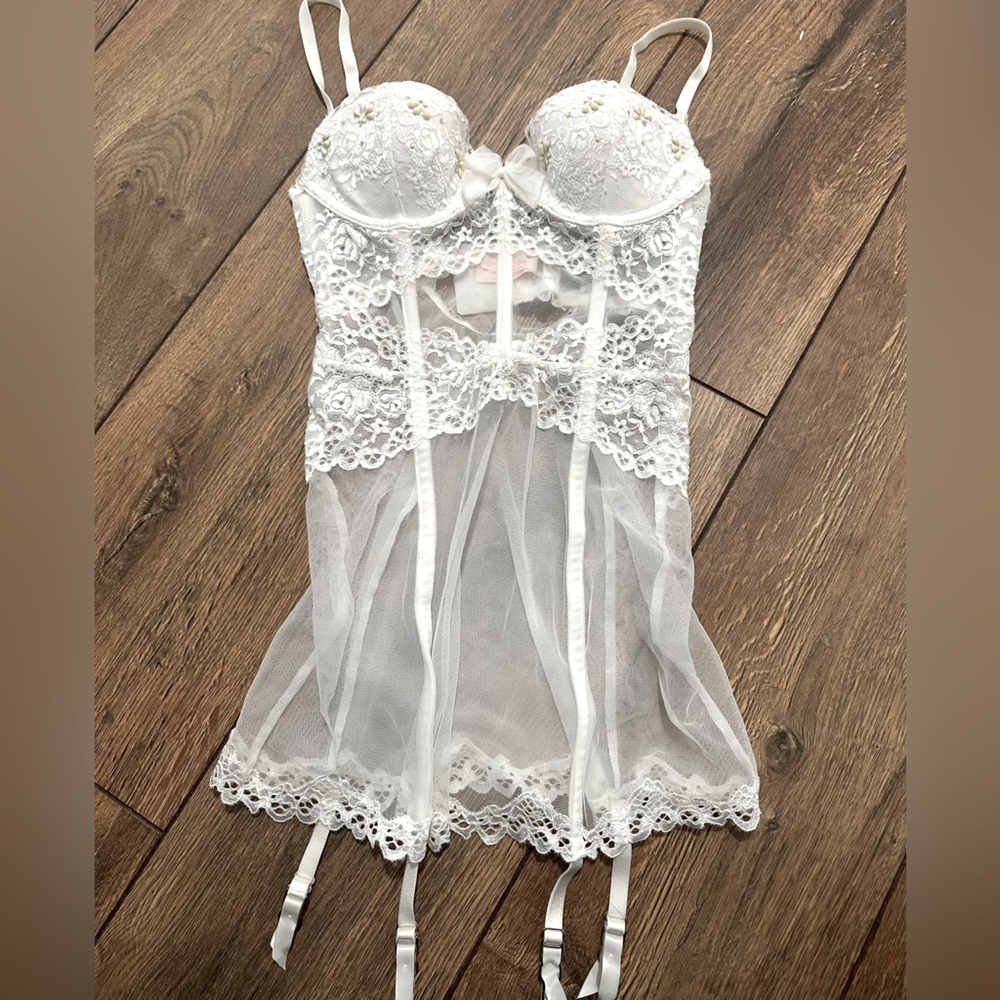 Victoria’s Secret white 34A size small boned white corset with garter clips